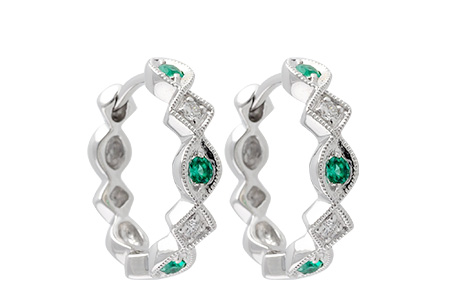 A186-92254: EARRINGS .13 EMERALD .18 TGW