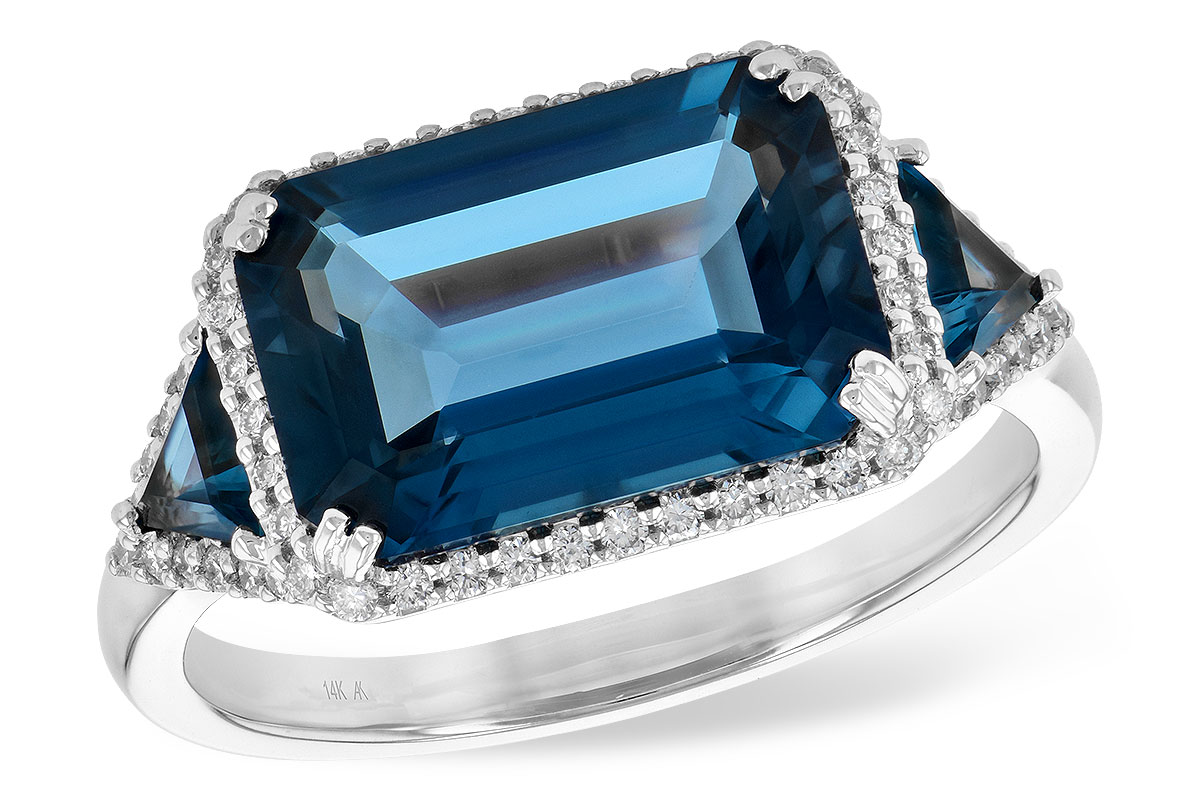 B190-56772: LDS RG 4.60 TW LONDON BLUE TOPAZ 4.82 TGW (12x8MM)