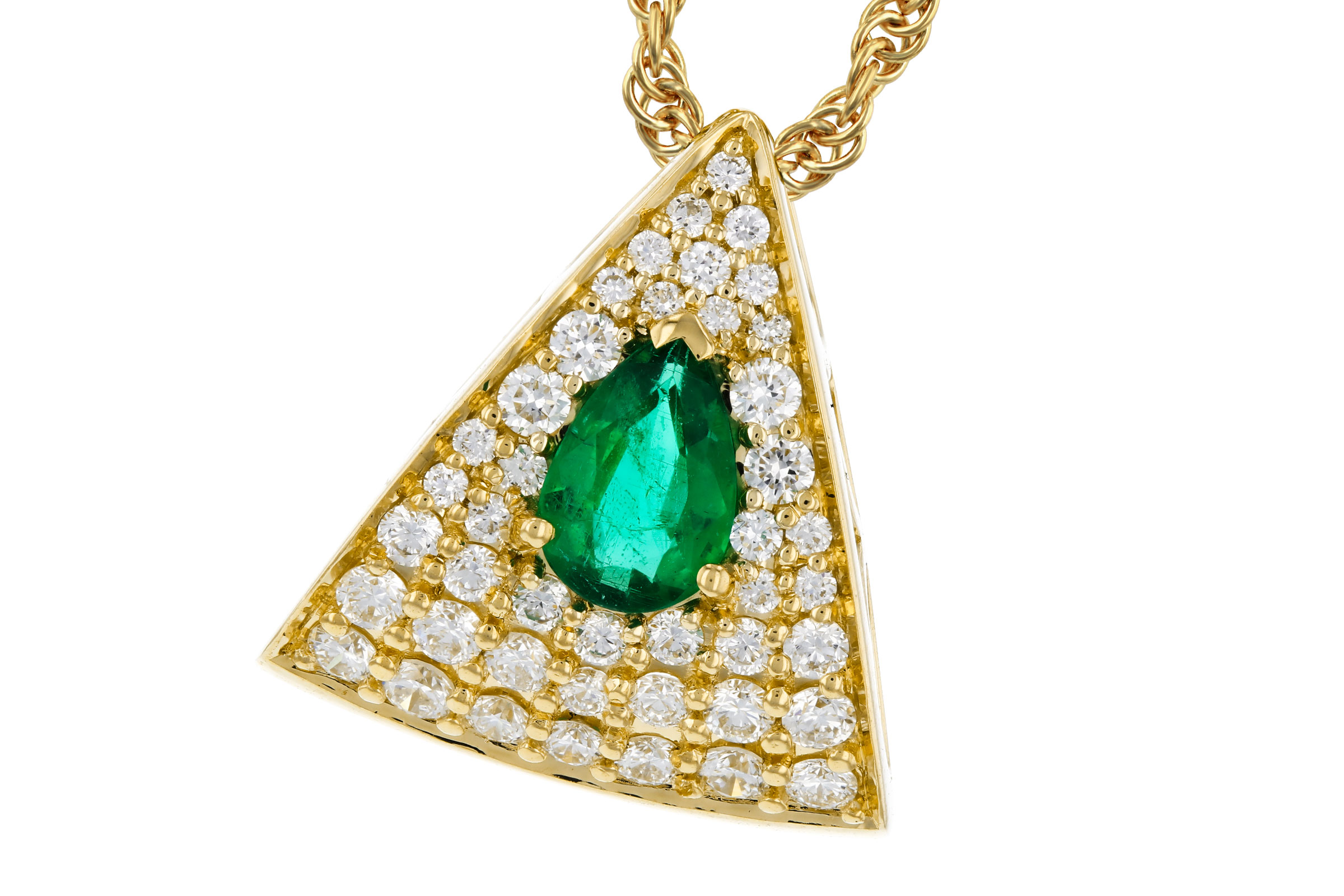 D276-02254: NECKLACE .26 EMERALD .60 TGW (6x4MM EM)