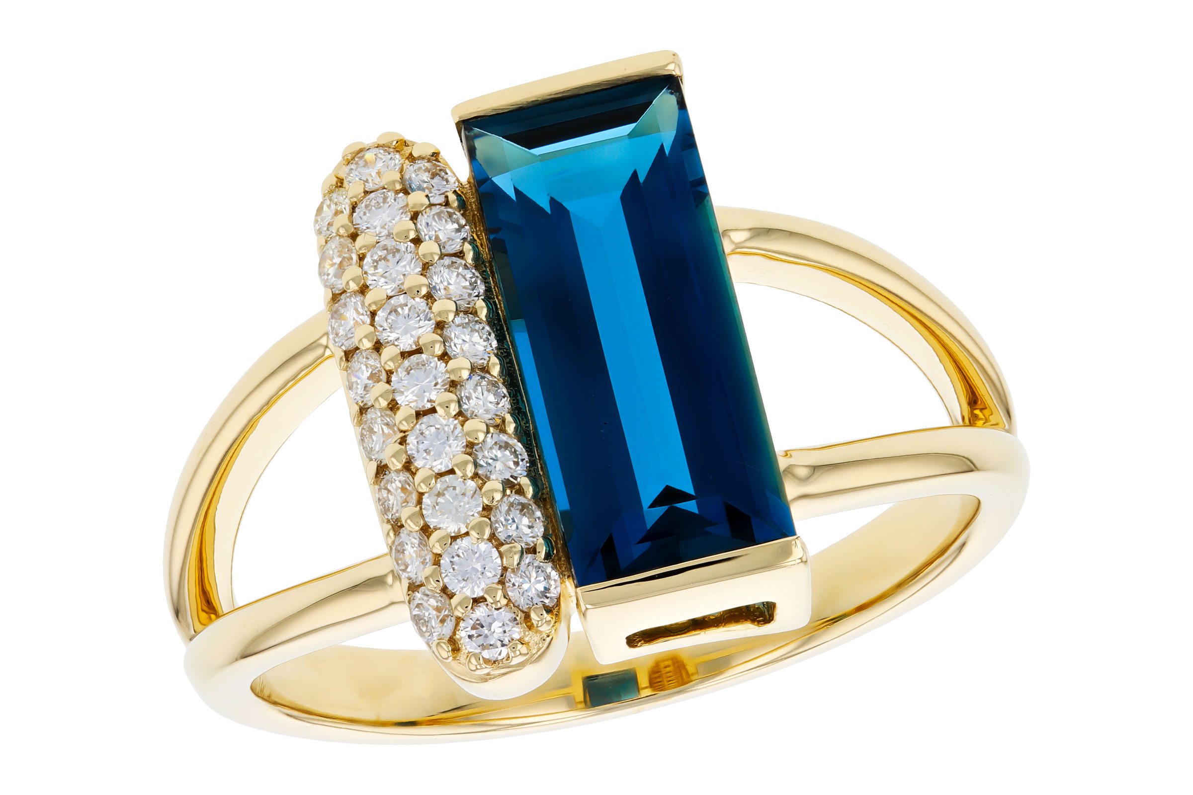 H276-02208: LDS RG 2.67 LONDON BLUE TOPAZ 2.92 TGW (12x5MM BT)